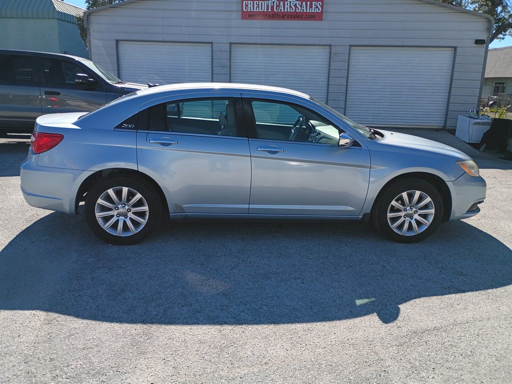 2013 Chrysler 200 Limited