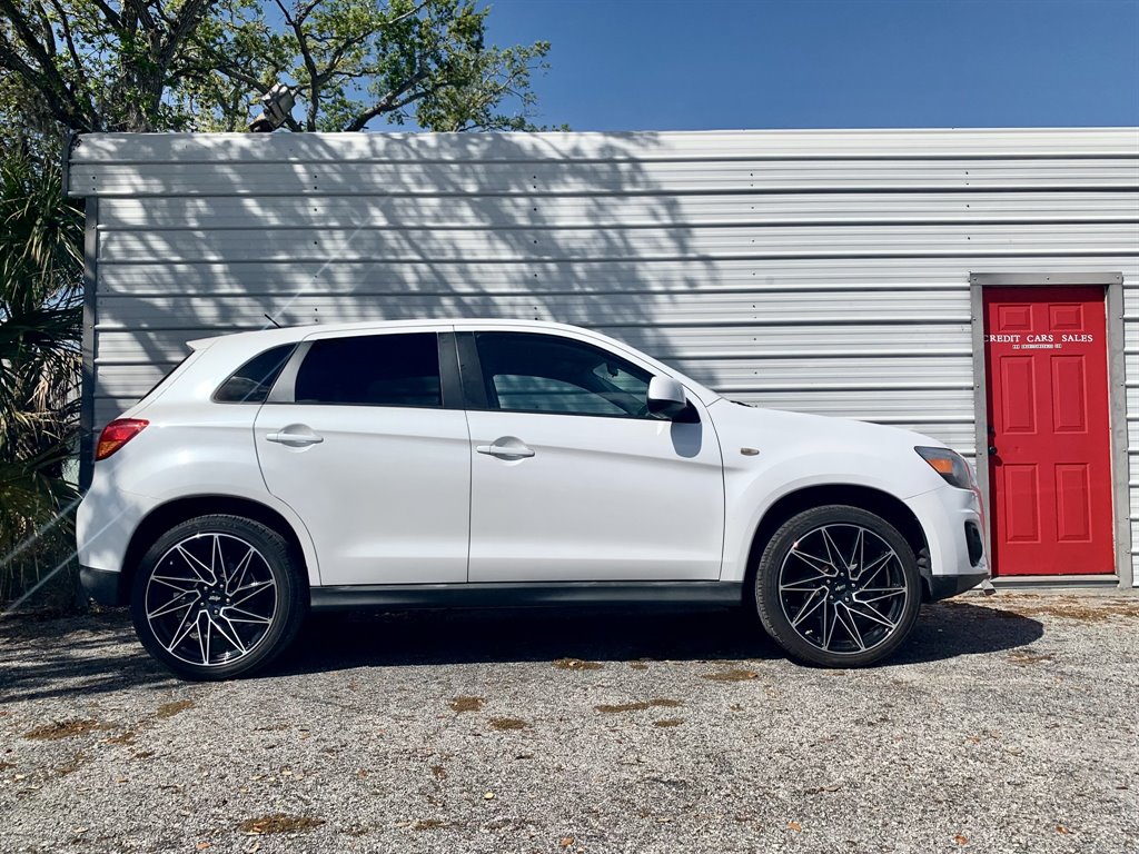2013 Mitsubishi Outlander Sport ES's photo